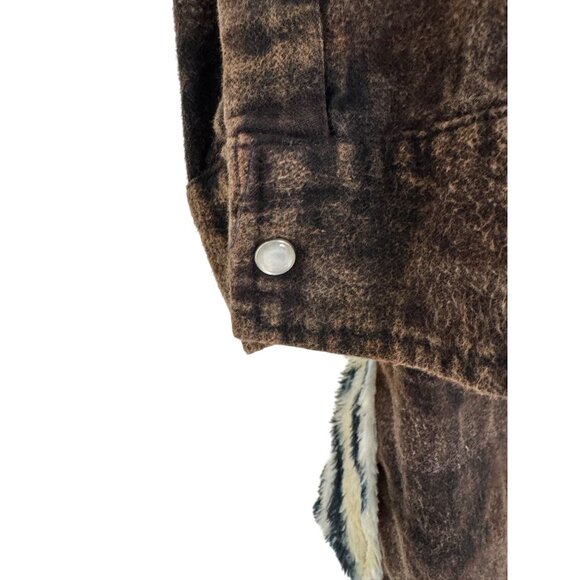 Size M NEW The Nu Vintage Plaid Animal Print Faux-Fur Pearl Snap Top‎ Shirt - Picture 5 of 9